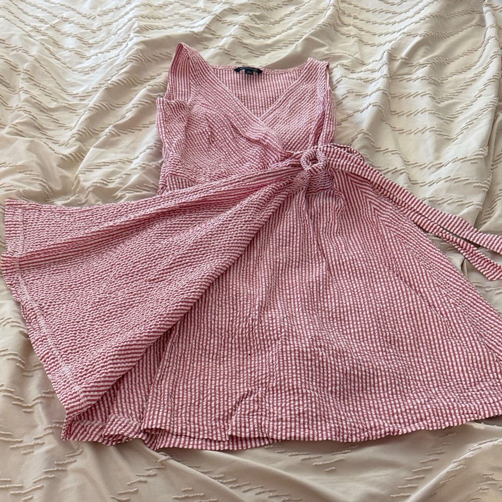 Red and White Seersucker Tommy Hilfiger Wrap Dress - Picture 4 of 7